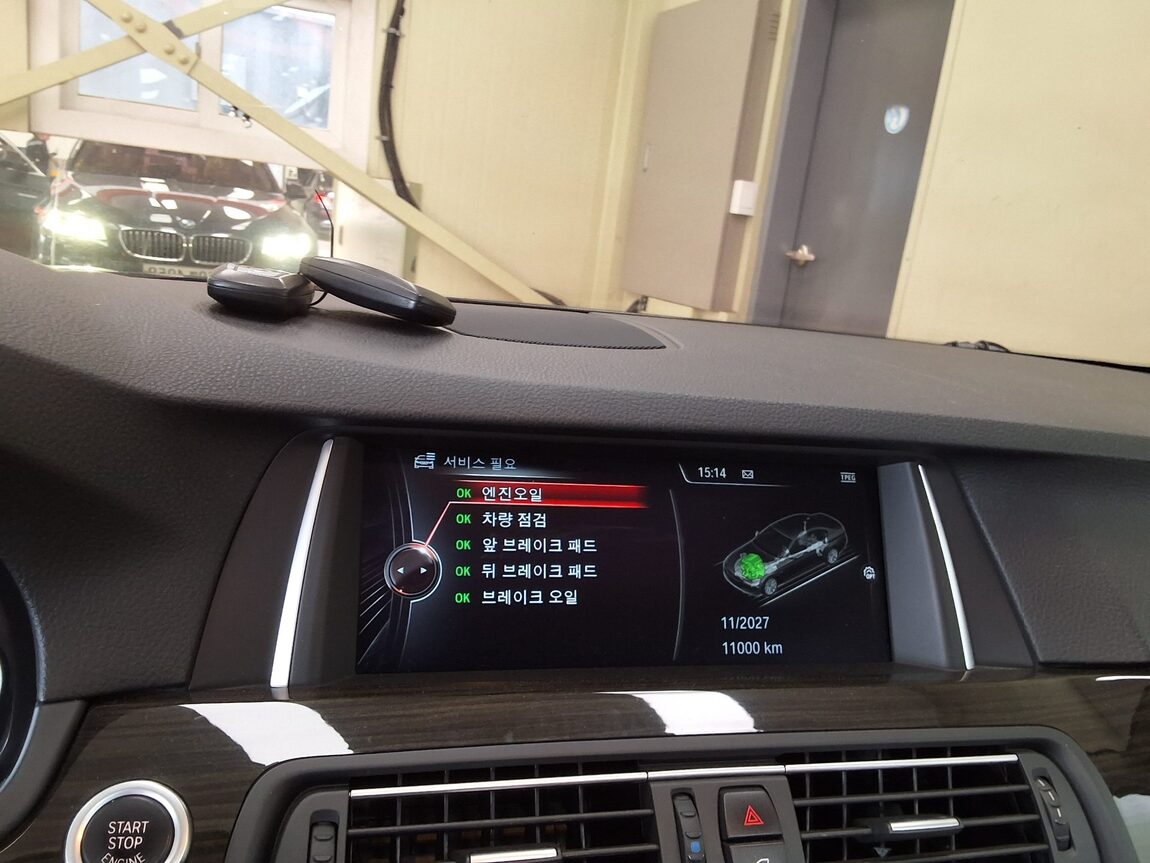 BMW 5 SERIES (6TH GEN) 520d LUXURY 2015 - zdjęcie 27
