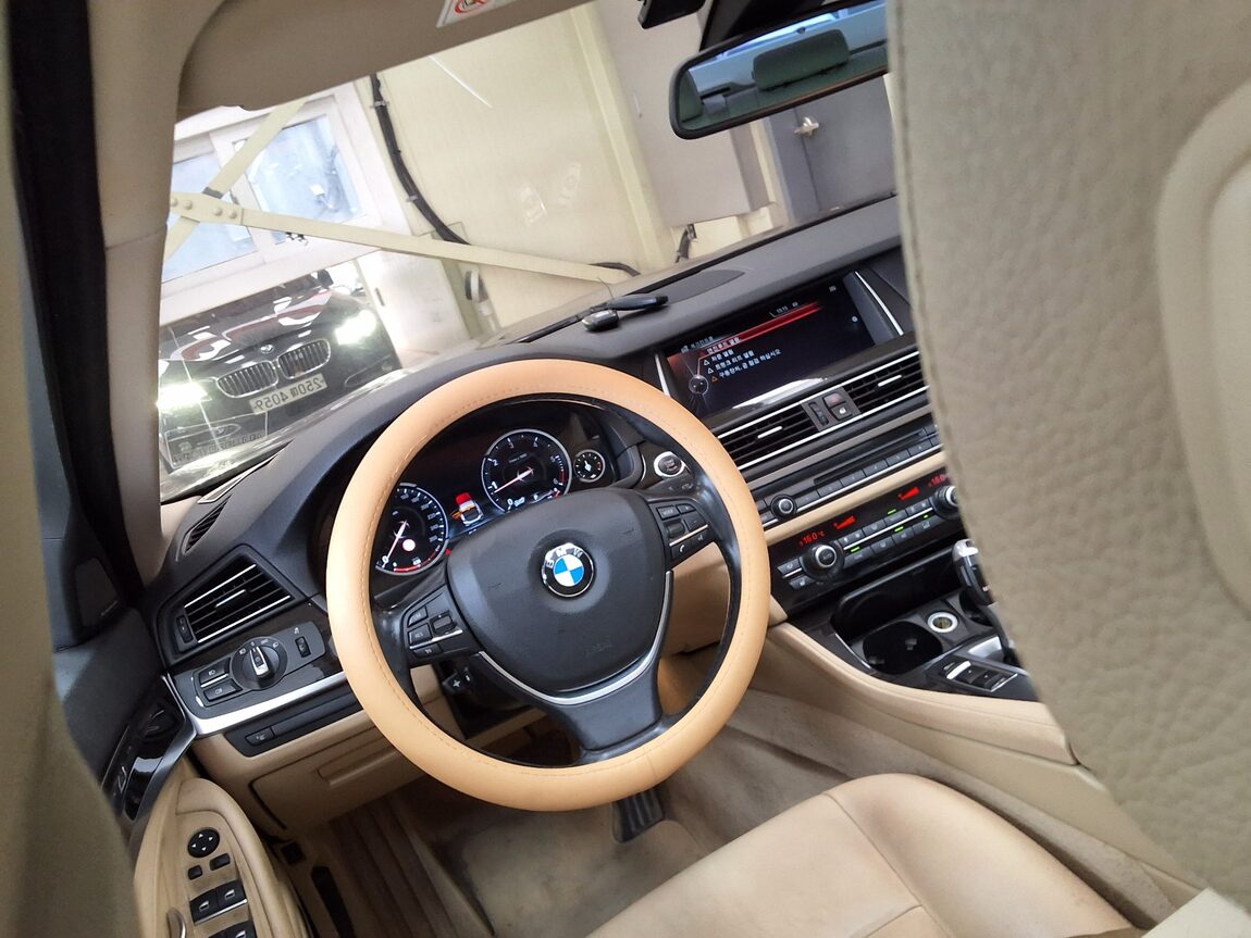 BMW 5 SERIES (6TH GEN) 520d LUXURY 2015 - zdjęcie 12