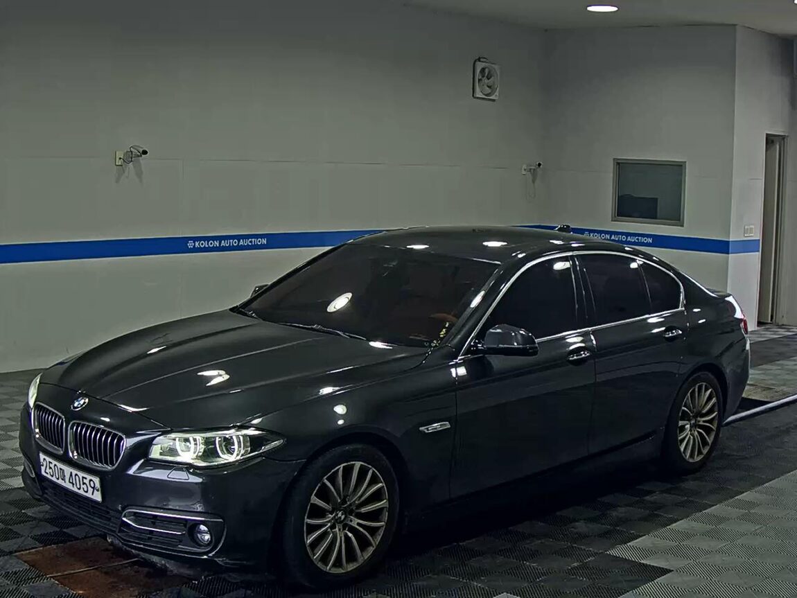 BMW 5 SERIES (6TH GEN) 520d LUXURY 2015 - zdjęcie 2