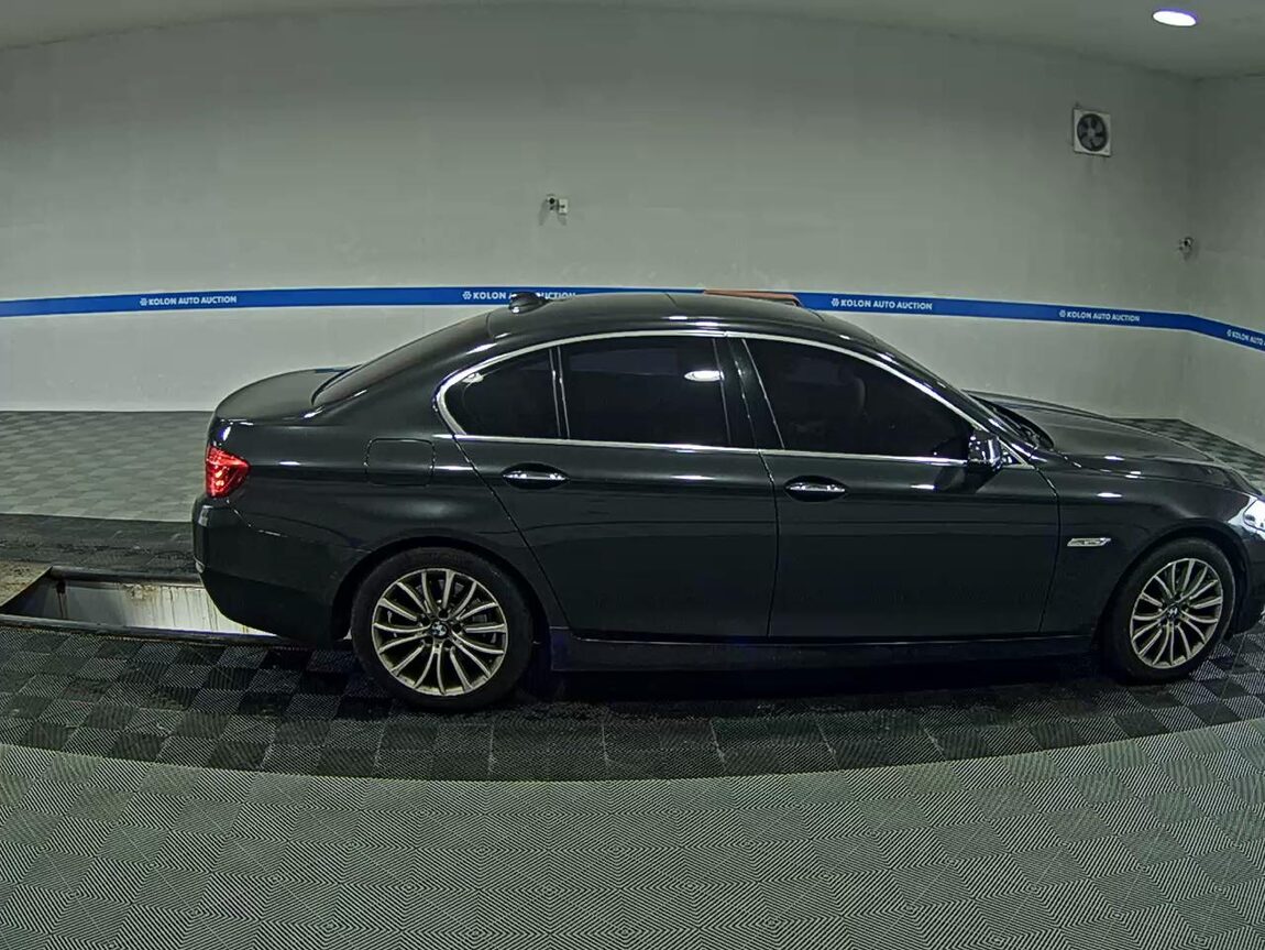 BMW 5 SERIES (6TH GEN) 520d LUXURY 2015 - zdjęcie 4