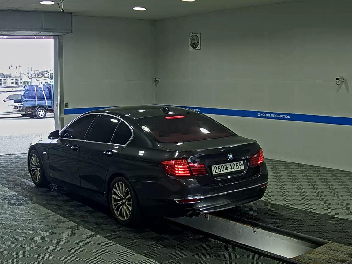 BMW 5 SERIES (6TH GEN) 520d LUXURY 2015 - zdjęcie 6