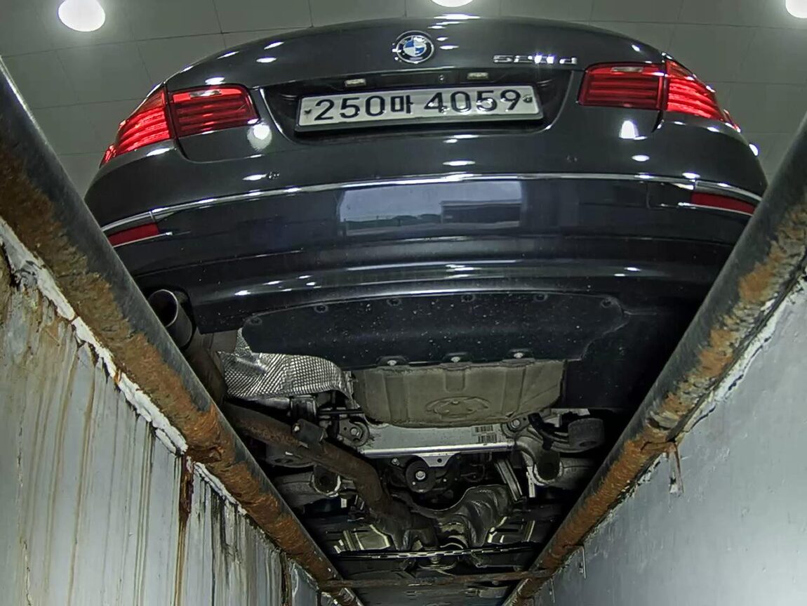 BMW 5 SERIES (6TH GEN) 520d LUXURY 2015 - zdjęcie 8