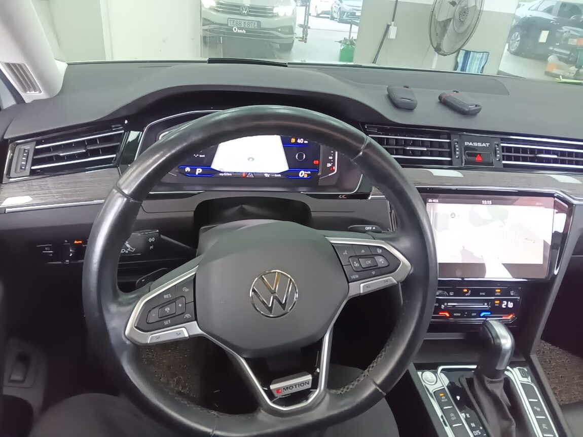 VOLKSWAGEN PASSAT GT (8TH GEN) 2.0 TDI 4MOTION PRESTIGE 2022 - zdjęcie 17