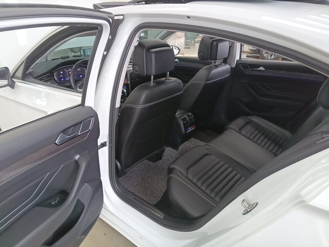 VOLKSWAGEN PASSAT GT (8TH GEN) 2.0 TDI 4MOTION PRESTIGE 2022 - zdjęcie 12
