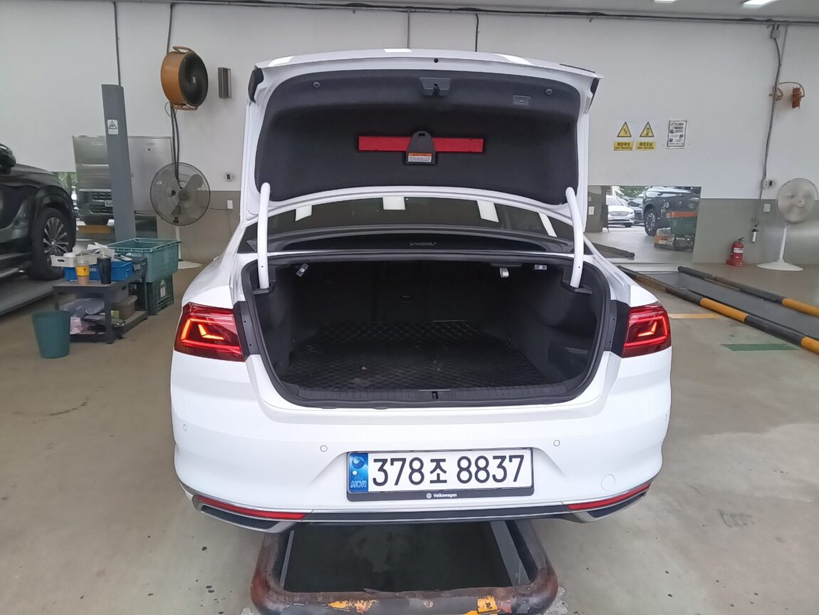 VOLKSWAGEN PASSAT GT (8TH GEN) 2.0 TDI 4MOTION PRESTIGE 2022 - zdjęcie 15
