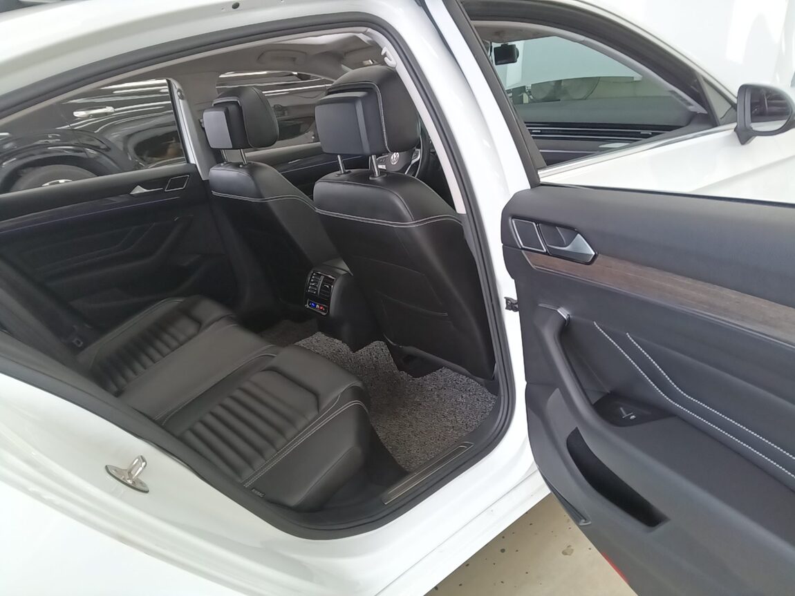 VOLKSWAGEN PASSAT GT (8TH GEN) 2.0 TDI 4MOTION PRESTIGE 2022 - zdjęcie 13