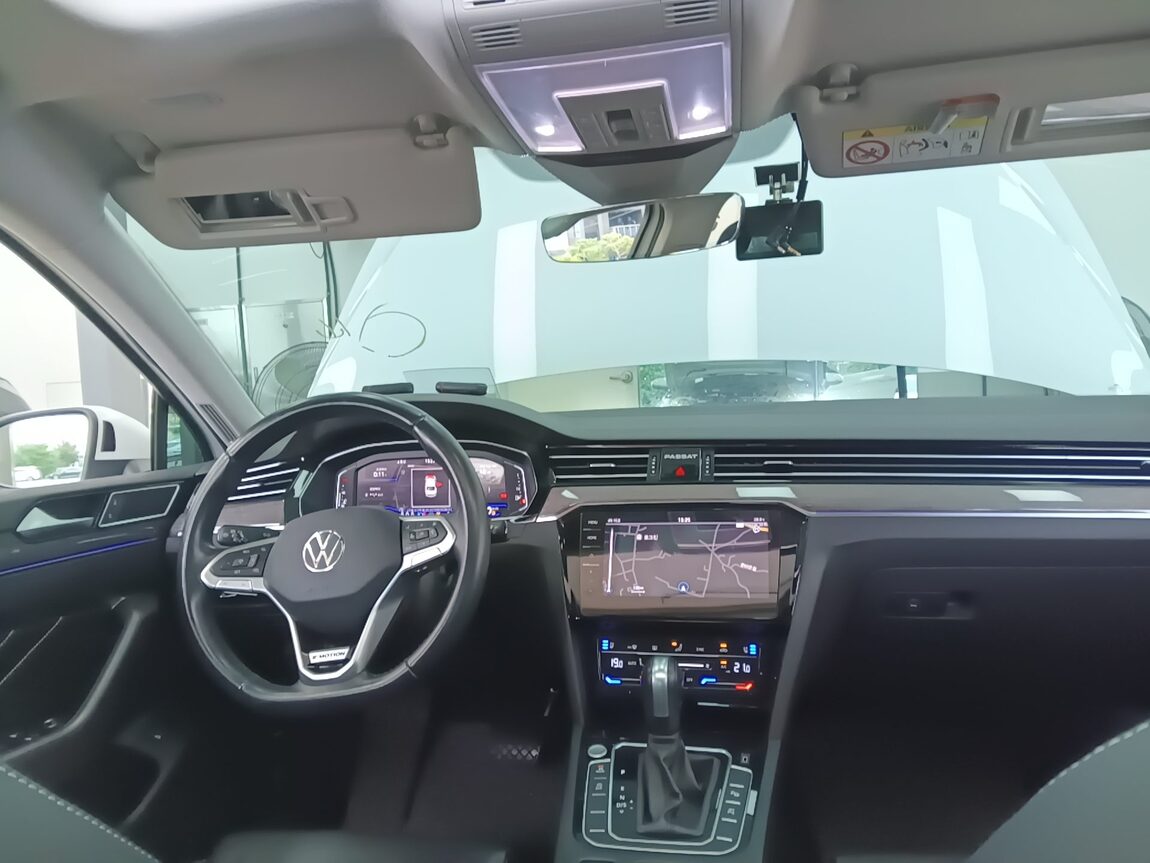 VOLKSWAGEN PASSAT GT (8TH GEN) 2.0 TDI 4MOTION PRESTIGE 2022 - zdjęcie 21