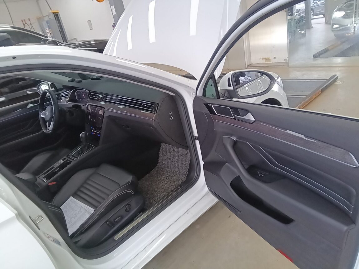 VOLKSWAGEN PASSAT GT (8TH GEN) 2.0 TDI 4MOTION PRESTIGE 2022 - zdjęcie 14