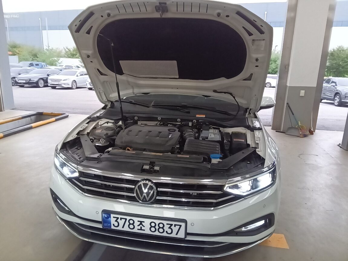VOLKSWAGEN PASSAT GT (8TH GEN) 2.0 TDI 4MOTION PRESTIGE 2022 - zdjęcie 23