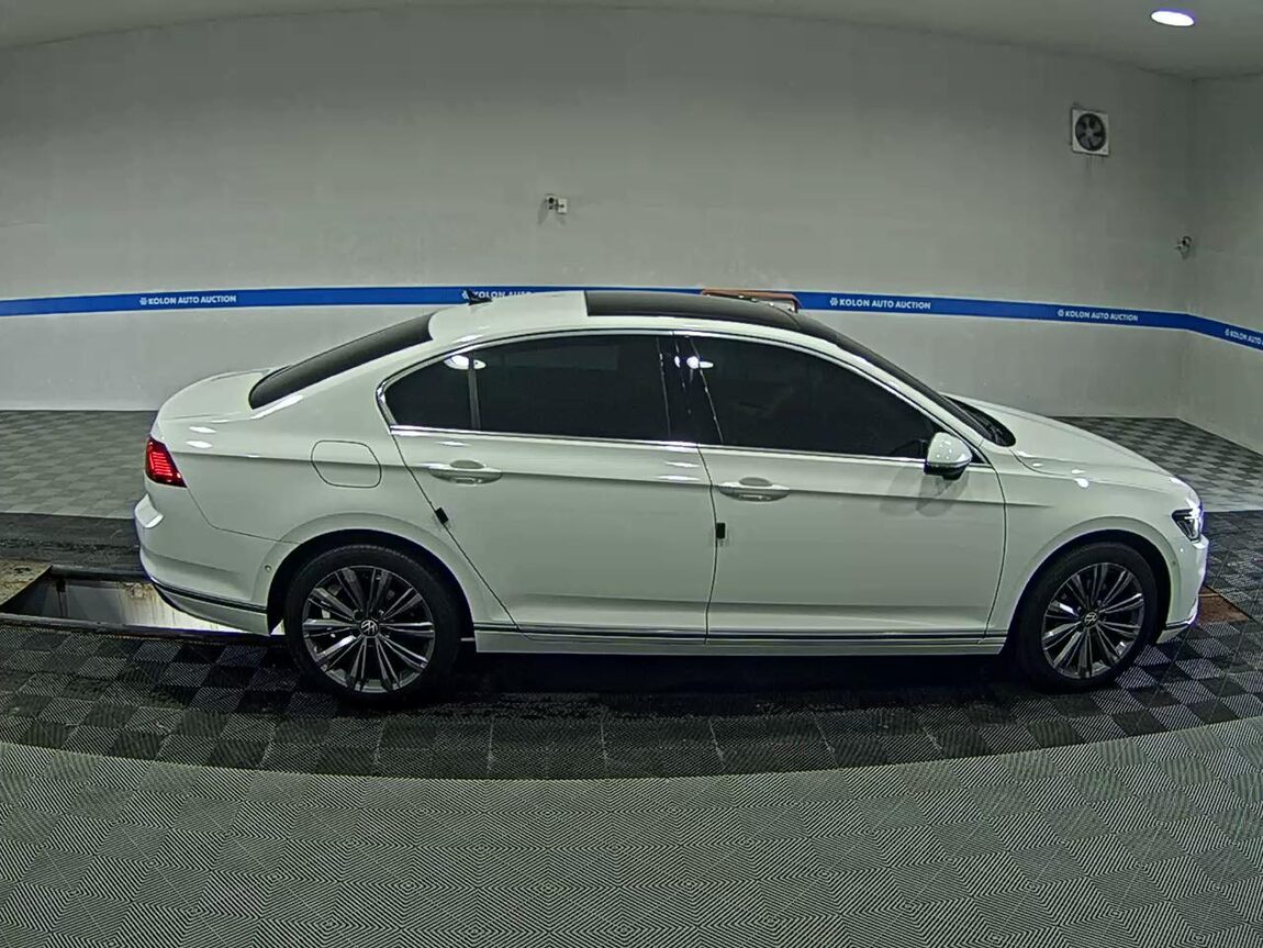 VOLKSWAGEN PASSAT GT (8TH GEN) 2.0 TDI 4MOTION PRESTIGE 2022 - zdjęcie 4