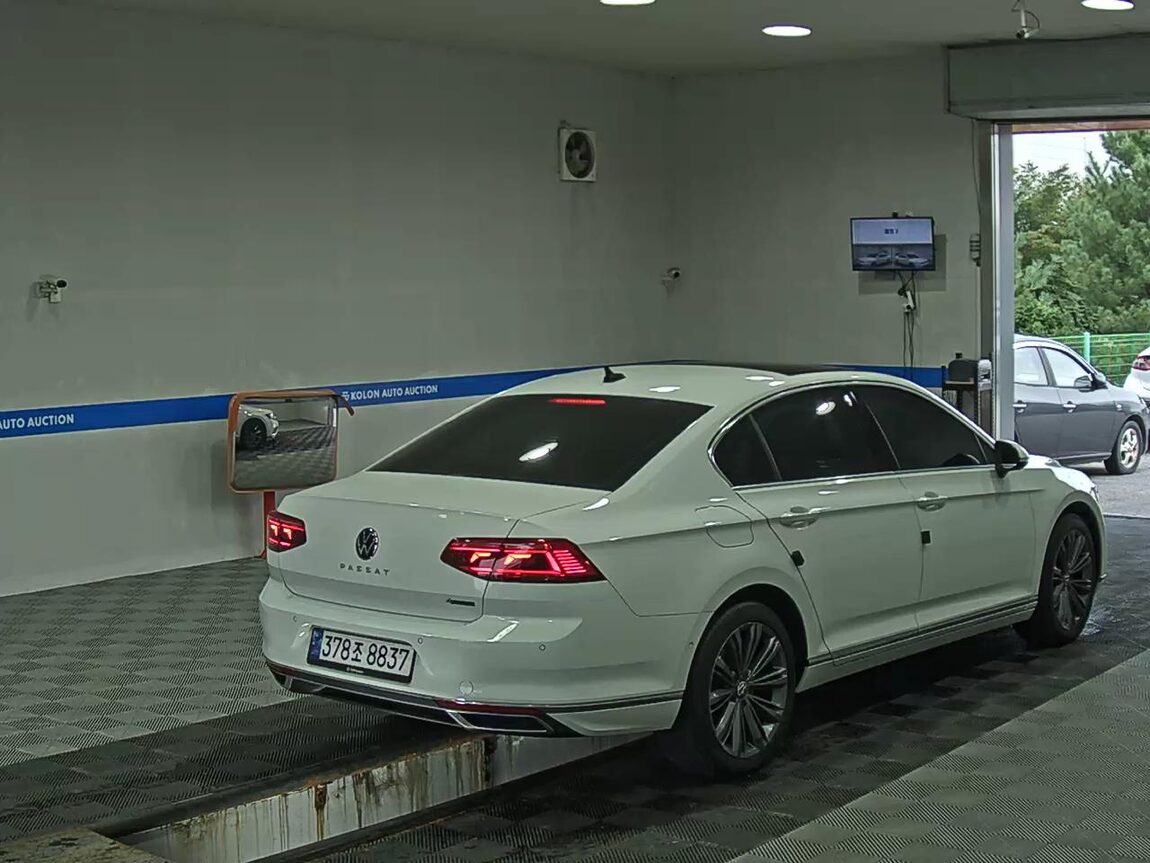 VOLKSWAGEN PASSAT GT (8TH GEN) 2.0 TDI 4MOTION PRESTIGE 2022 - zdjęcie 5
