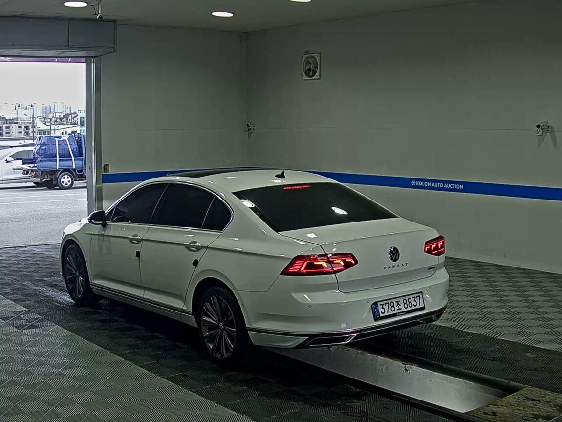 VOLKSWAGEN PASSAT GT (8TH GEN) 2.0 TDI 4MOTION PRESTIGE 2022 - zdjęcie 6