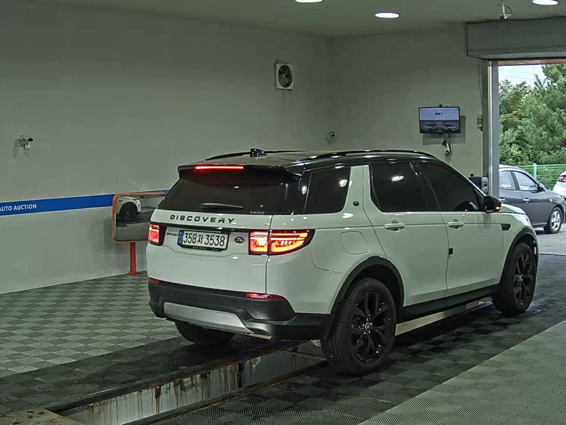 LAND ROVER DISCOVERY SPORT 2.0 P250 SE 2023 - zdjęcie 5