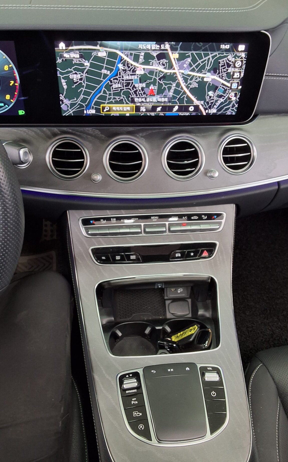 MERCEDES-BENZ E-CLASS (5TH GEN) E350 4MATIC AMG LINE 2022 - zdjęcie 18