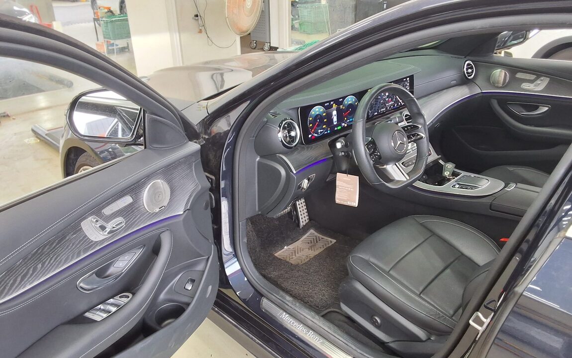 MERCEDES-BENZ E-CLASS (5TH GEN) E350 4MATIC AMG LINE 2022 - zdjęcie 10