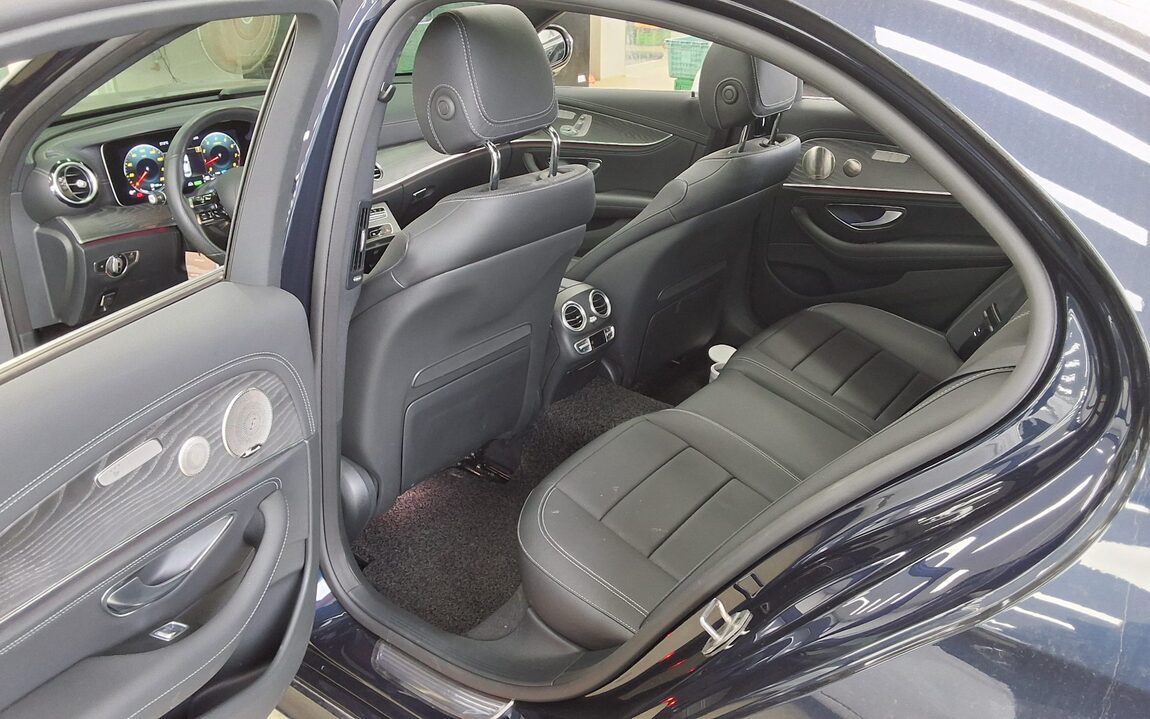 MERCEDES-BENZ E-CLASS (5TH GEN) E350 4MATIC AMG LINE 2022 - zdjęcie 12