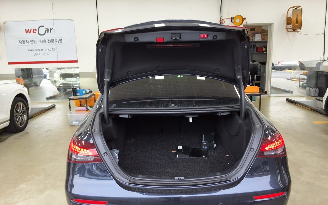 MERCEDES-BENZ E-CLASS (5TH GEN) E350 4MATIC AMG LINE 2022 - zdjęcie 15