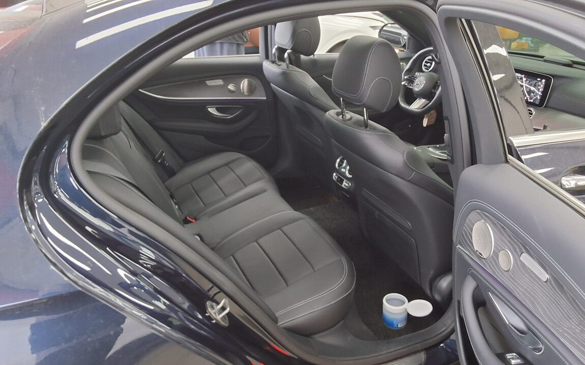 MERCEDES-BENZ E-CLASS (5TH GEN) E350 4MATIC AMG LINE 2022 - zdjęcie 13