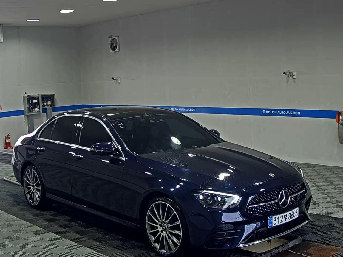 MERCEDES-BENZ E-CLASS (5TH GEN) E350 4MATIC AMG LINE 2022 - zdjęcie 3