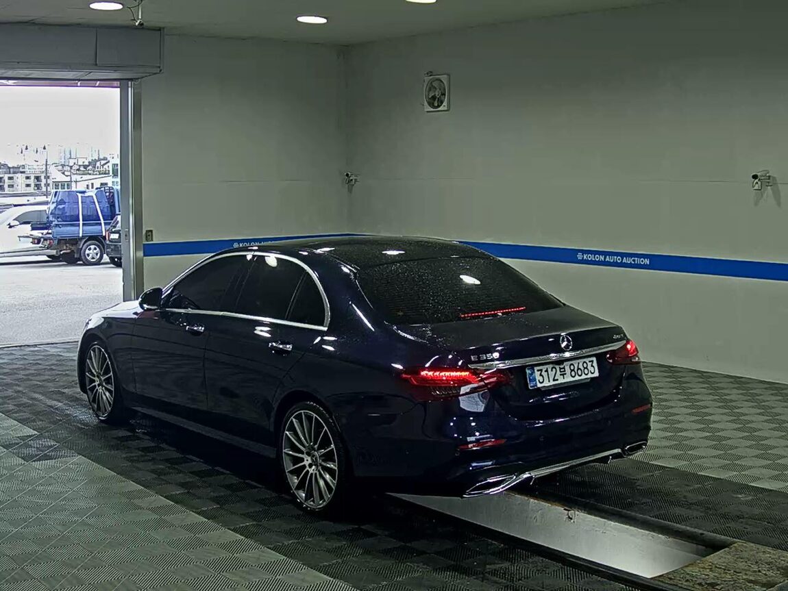 MERCEDES-BENZ E-CLASS (5TH GEN) E350 4MATIC AMG LINE 2022 - zdjęcie 6