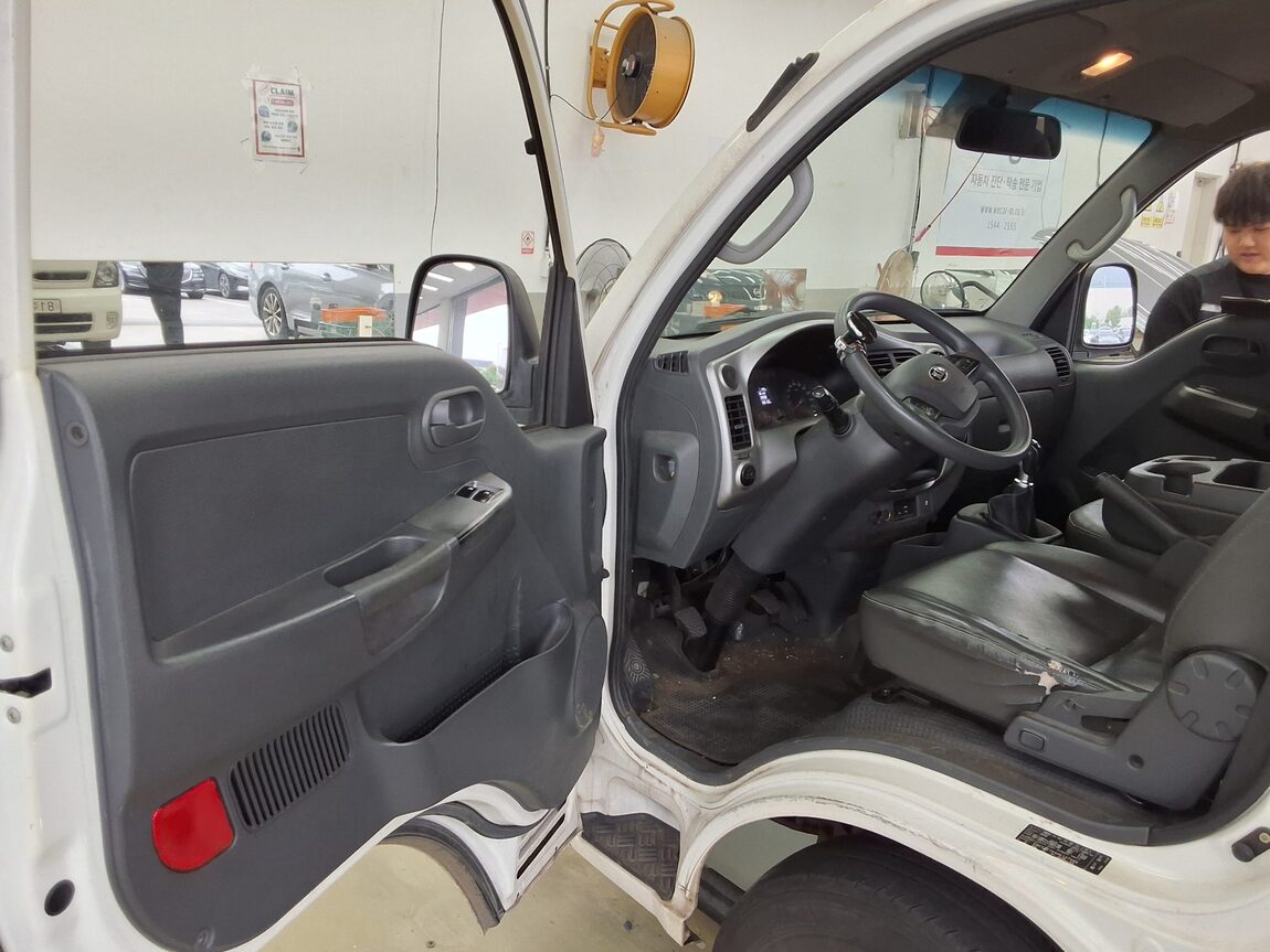 KIA BONGO III CARGO CRDi KING CAB EXTRA LONG WHEELBASE 2017 - zdjęcie 10