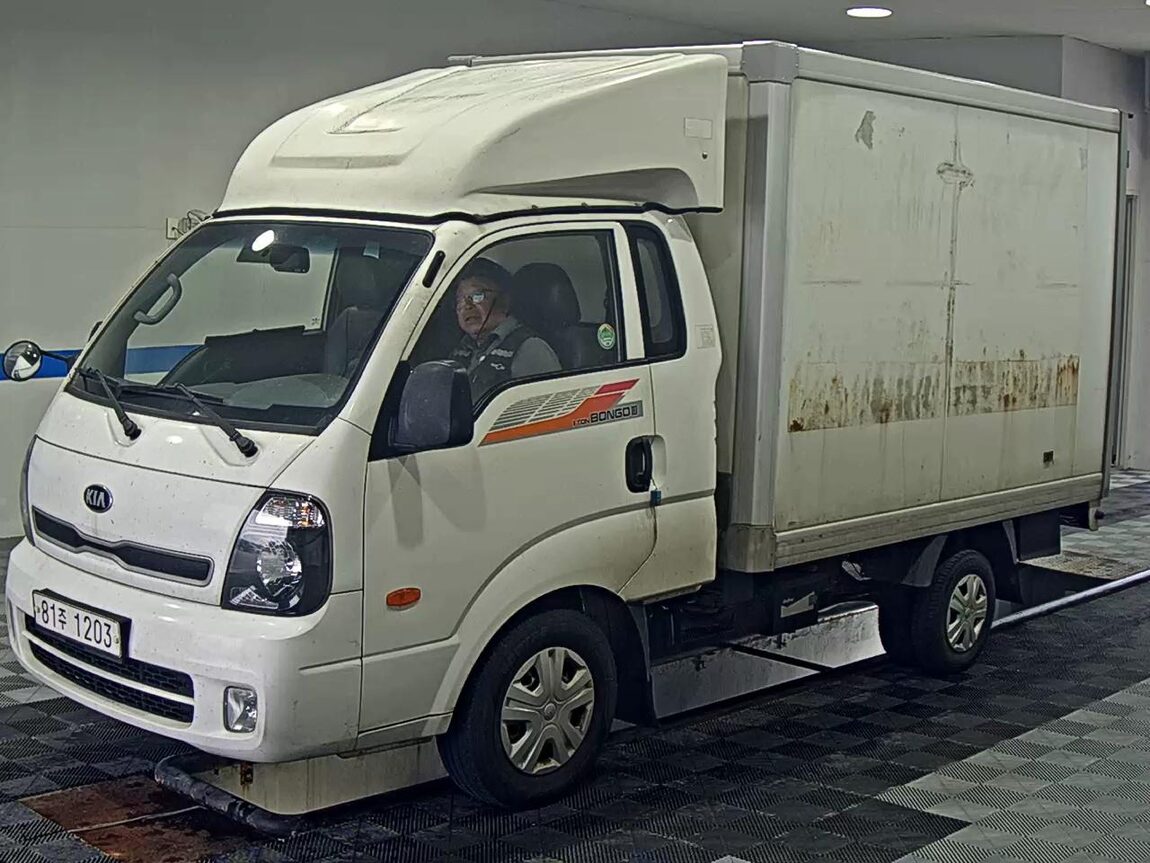 KIA BONGO III CARGO CRDi KING CAB EXTRA LONG WHEELBASE 2017 - zdjęcie 2