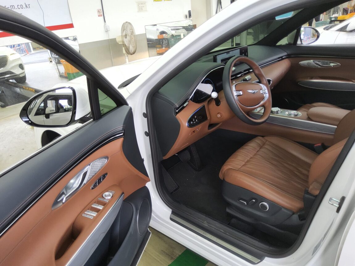 GENESIS GV70 2.5T 2WD BASE MODEL 2023 - zdjęcie 10