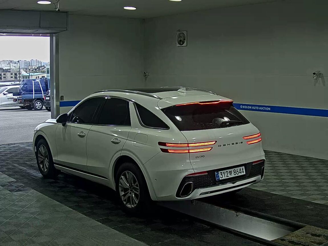 GENESIS GV70 2.5T 2WD BASE MODEL 2023 - zdjęcie 6