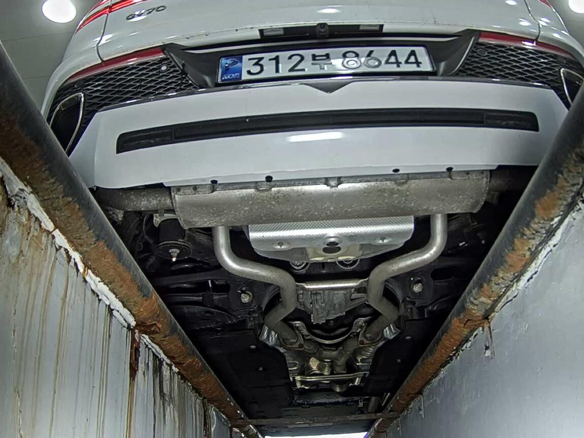 GENESIS GV70 2.5T 2WD BASE MODEL 2023 - zdjęcie 8