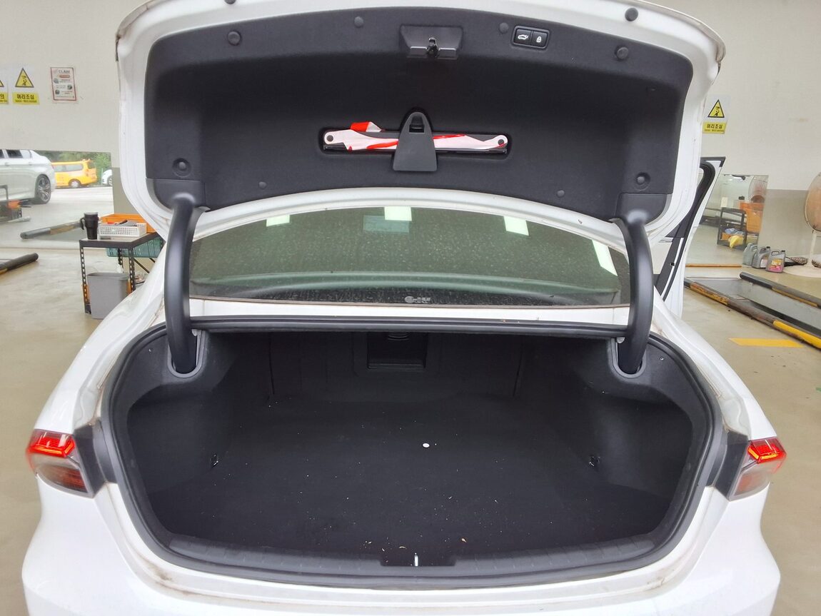 HYUNDAI THE NEW GRANDEUR IG GASOLINE 2.5 LE BLANC 2023 - zdjęcie 15