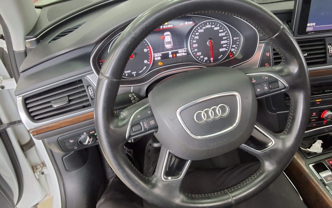 AUDI A6 (4TH GEN) 35 TDI COMFORT 2016 - zdjęcie 17
