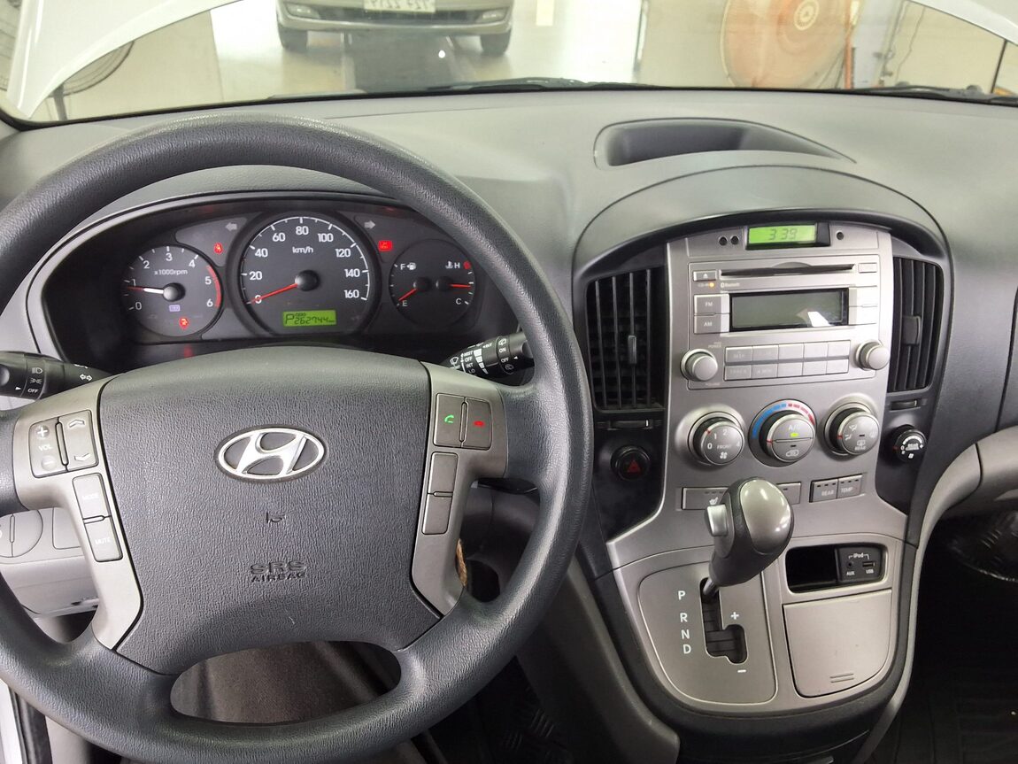 HYUNDAI GRAND STAREX 11-SEATER DIESEL CVX LUXURY 2015 - zdjęcie 18