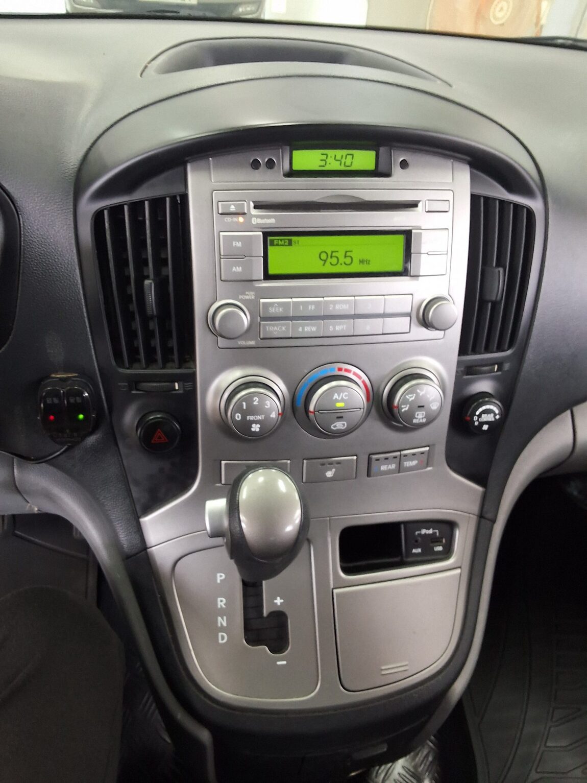 HYUNDAI GRAND STAREX 11-SEATER DIESEL CVX LUXURY 2015 - zdjęcie 19