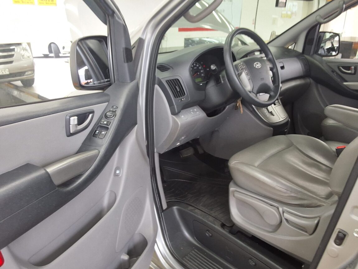 HYUNDAI GRAND STAREX 11-SEATER DIESEL CVX LUXURY 2015 - zdjęcie 11