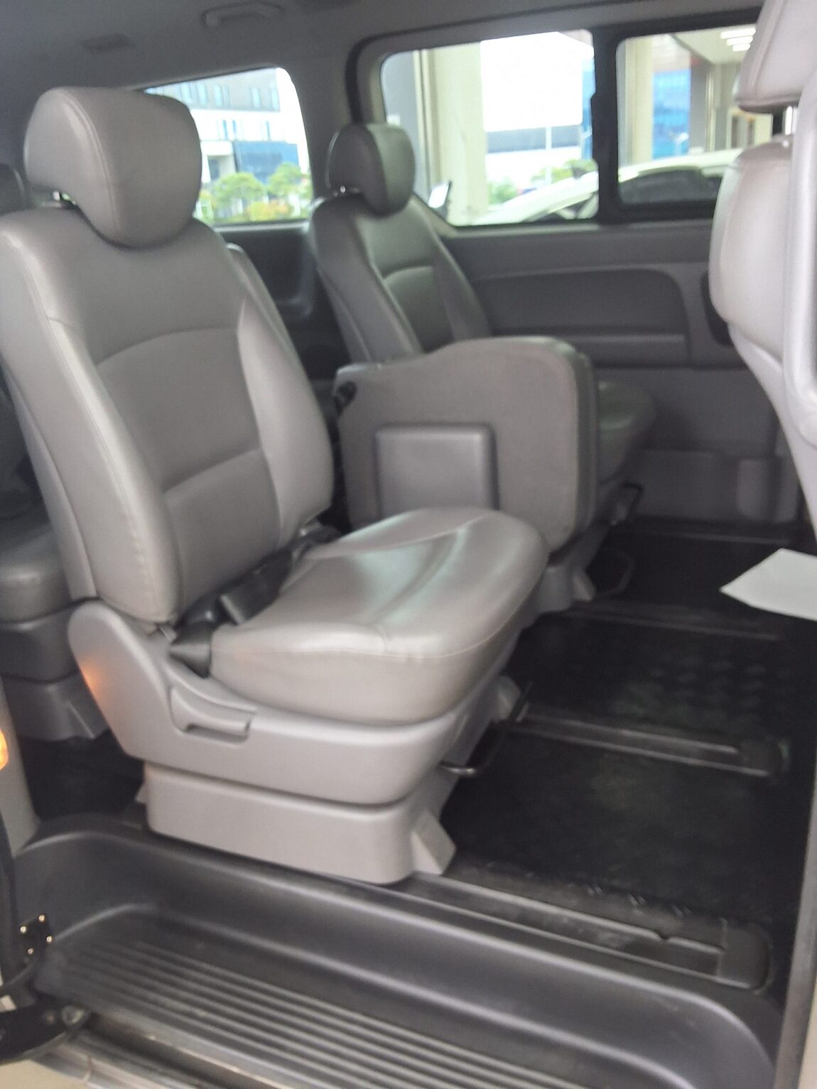 HYUNDAI GRAND STAREX 11-SEATER DIESEL CVX LUXURY 2015 - zdjęcie 14
