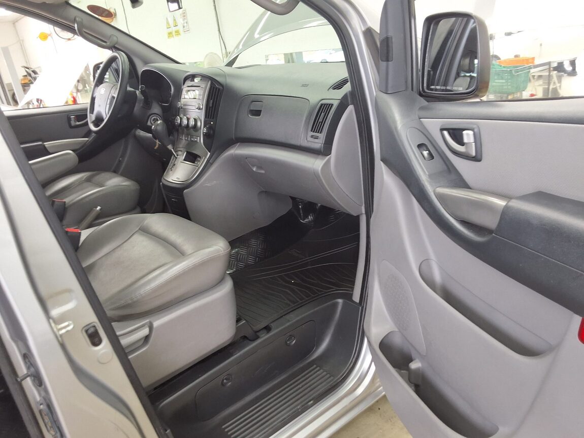 HYUNDAI GRAND STAREX 11-SEATER DIESEL CVX LUXURY 2015 - zdjęcie 15