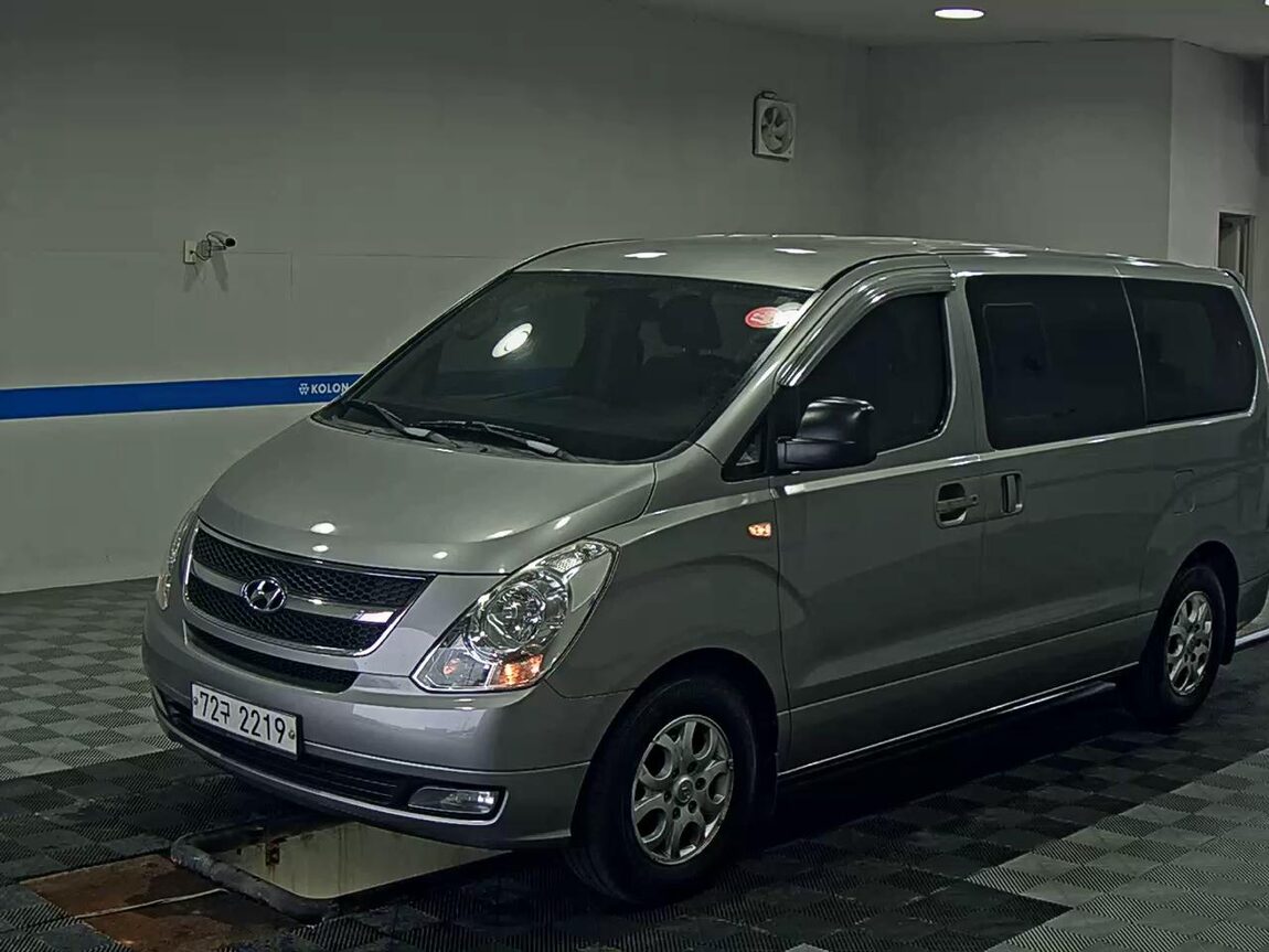 HYUNDAI GRAND STAREX 11-SEATER DIESEL CVX LUXURY 2015 - zdjęcie 2