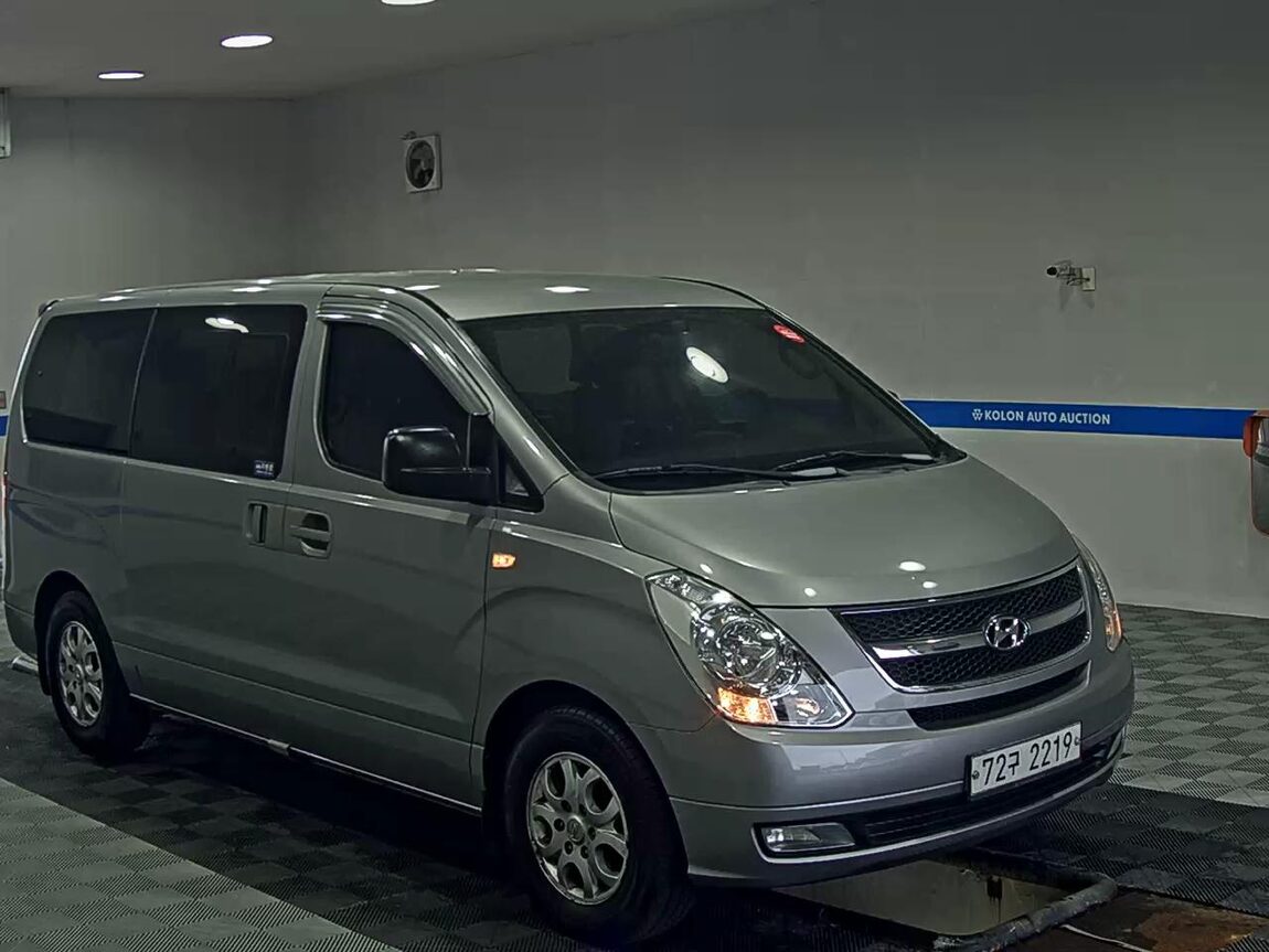 HYUNDAI GRAND STAREX 11-SEATER DIESEL CVX LUXURY 2015 - zdjęcie 3
