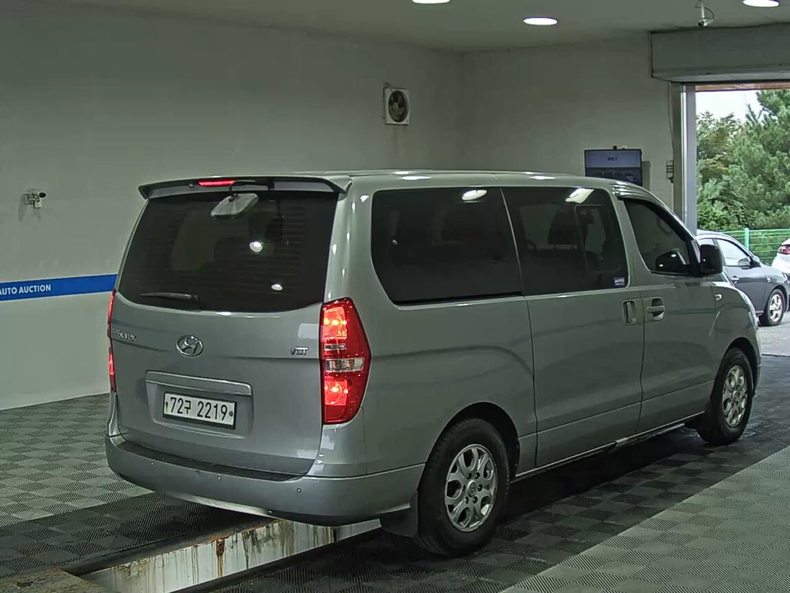 HYUNDAI GRAND STAREX 11-SEATER DIESEL CVX LUXURY 2015 - zdjęcie 5