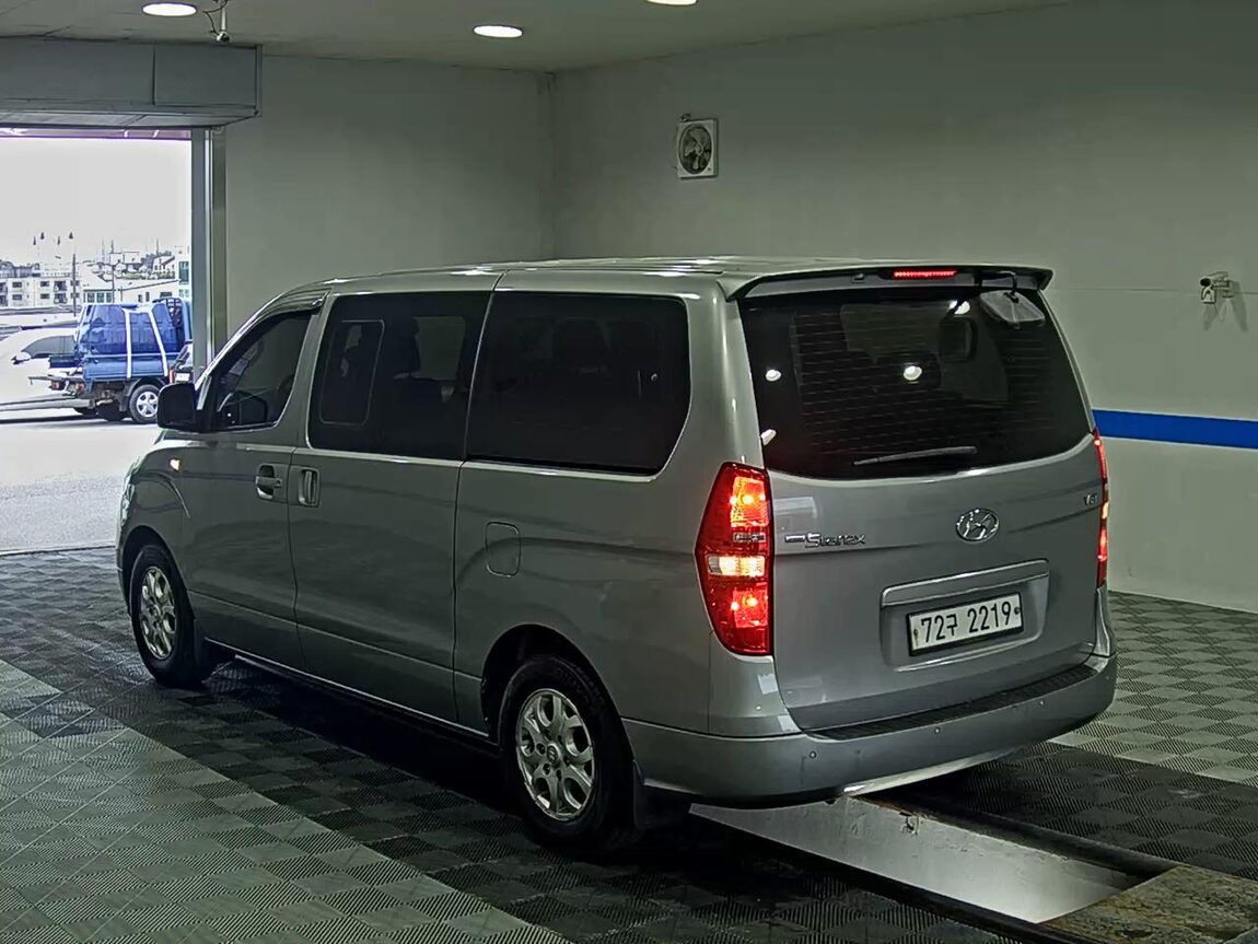 HYUNDAI GRAND STAREX 11-SEATER DIESEL CVX LUXURY 2015 - zdjęcie 6