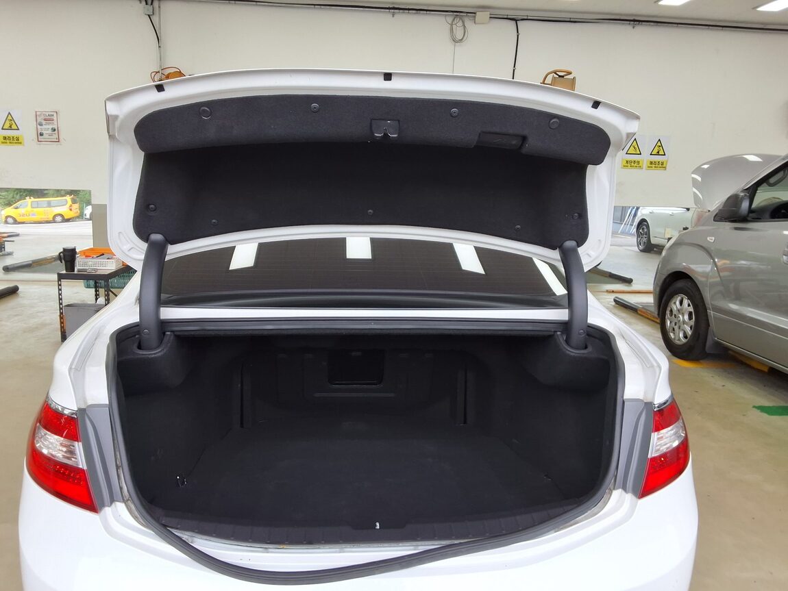 HYUNDAI GRANDEUR HG HG 300 NOBLE 2012 - zdjęcie 15