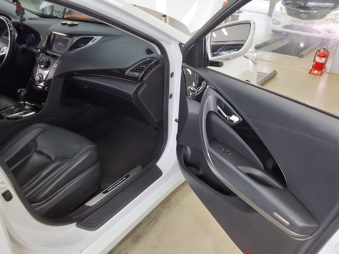 HYUNDAI GRANDEUR HG HG 300 NOBLE 2012 - zdjęcie 14