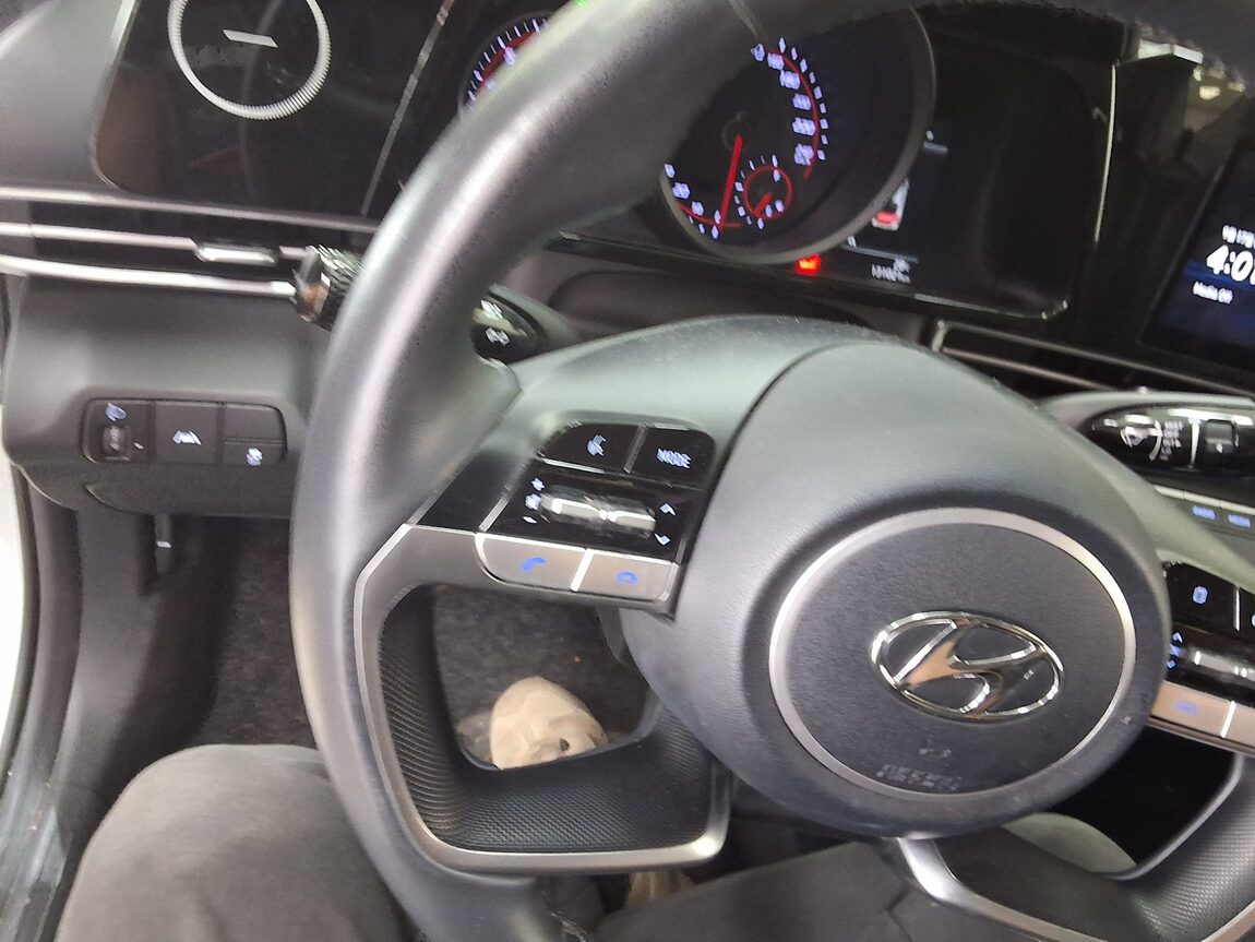 HYUNDAI AVANTE (CN7) 1.6 GASOLINE MODERN 2021 - zdjęcie 22
