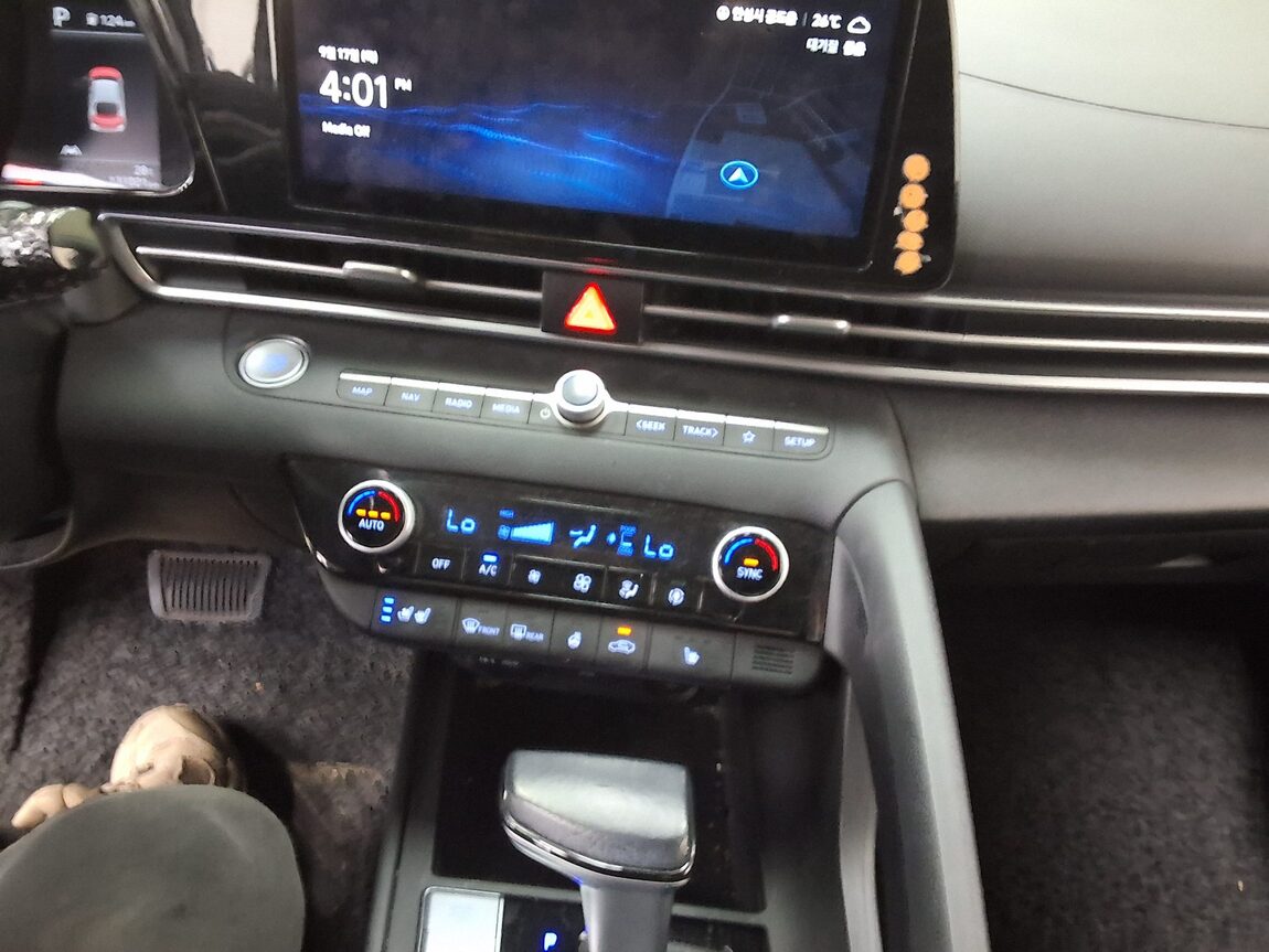 HYUNDAI AVANTE (CN7) 1.6 GASOLINE MODERN 2021 - zdjęcie 23