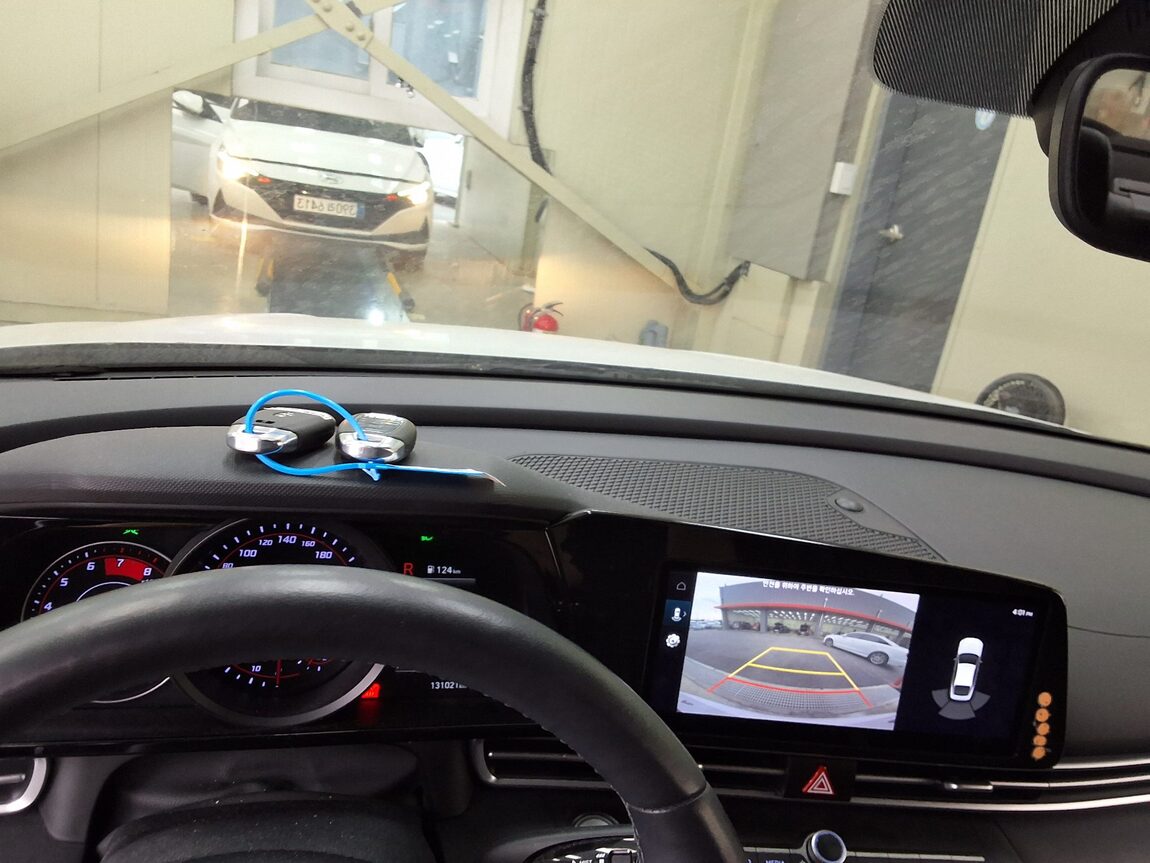 HYUNDAI AVANTE (CN7) 1.6 GASOLINE MODERN 2021 - zdjęcie 24