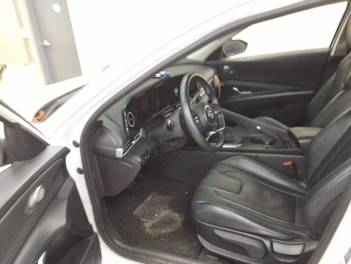HYUNDAI AVANTE (CN7) 1.6 GASOLINE MODERN 2021 - zdjęcie 11