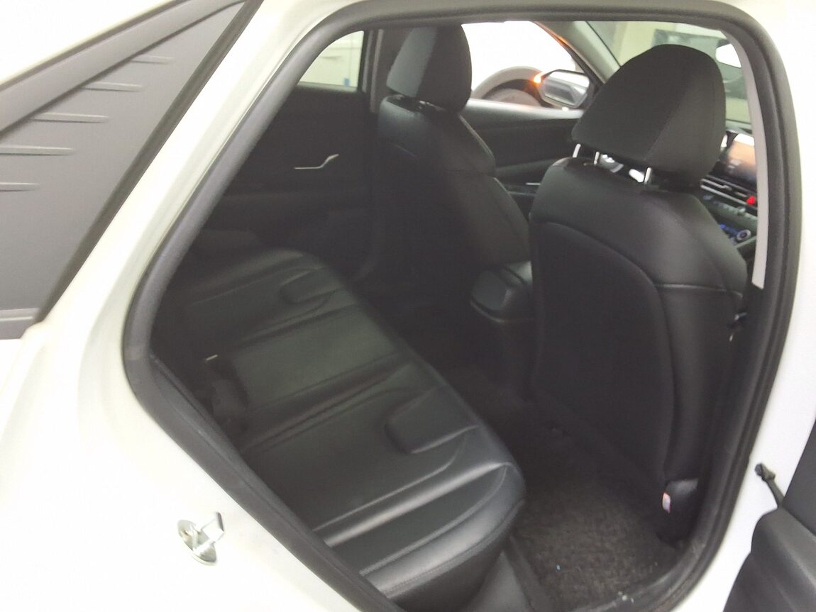 HYUNDAI AVANTE (CN7) 1.6 GASOLINE MODERN 2021 - zdjęcie 14