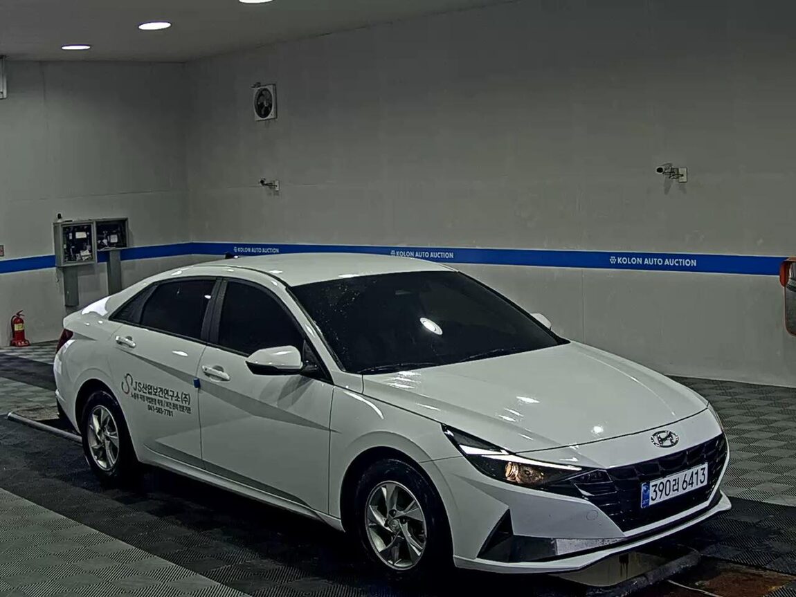 HYUNDAI AVANTE (CN7) 1.6 GASOLINE MODERN 2021 - zdjęcie 3