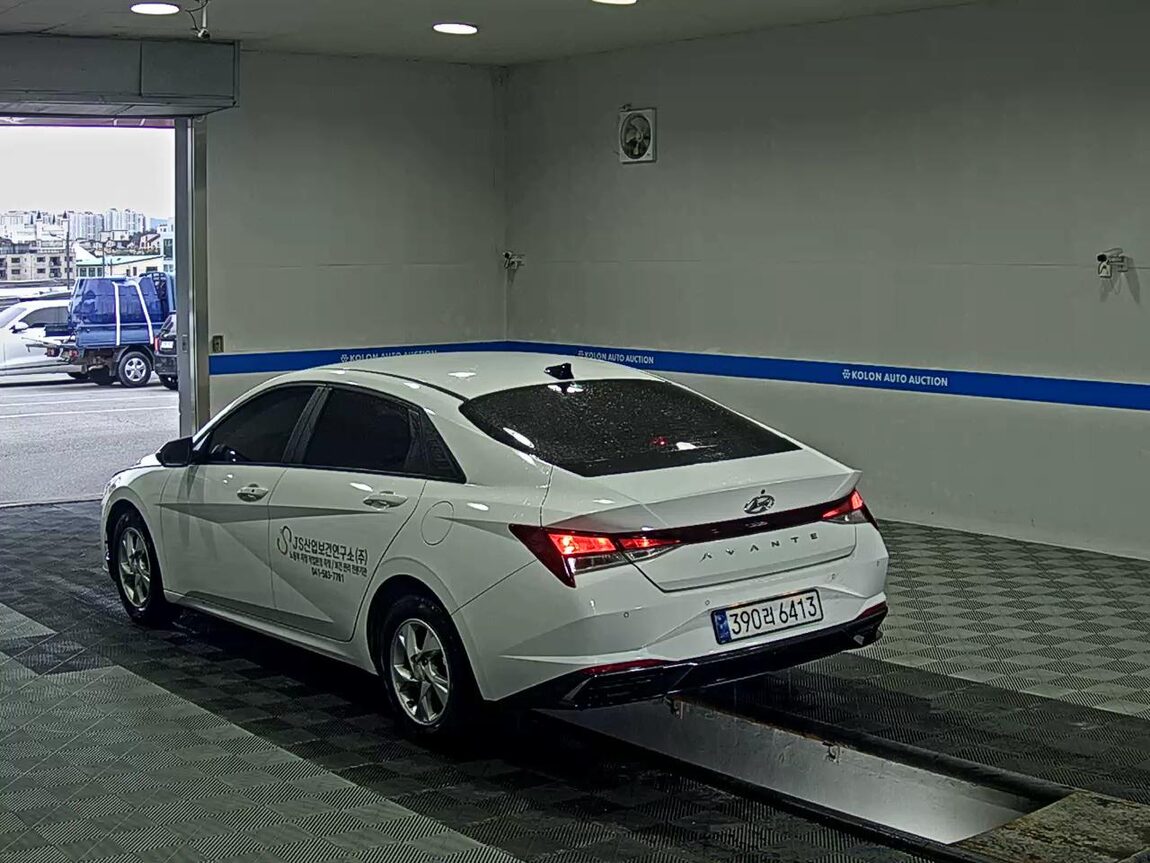 HYUNDAI AVANTE (CN7) 1.6 GASOLINE MODERN 2021 - zdjęcie 6