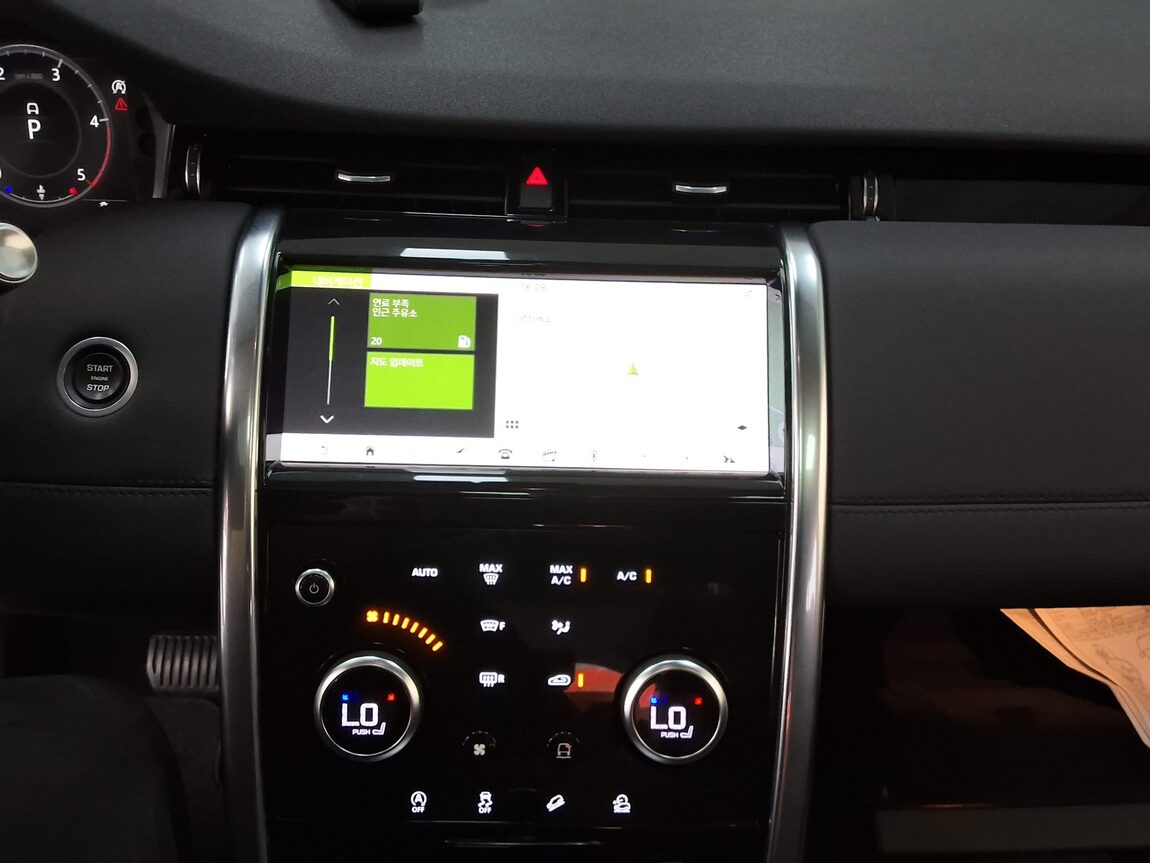 LAND ROVER DISCOVERY SPORT 2.0 D180 SE 2020 - zdjęcie 24